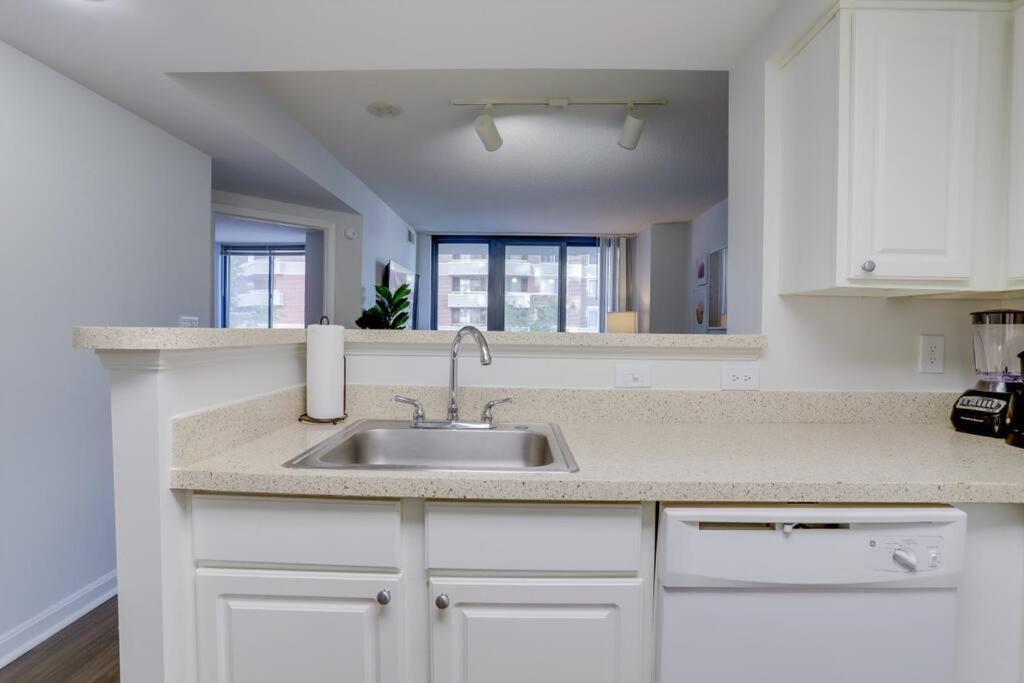 Sensational 1 Bedroom Condo At Ballston Place With Gym Arlington Extérieur photo